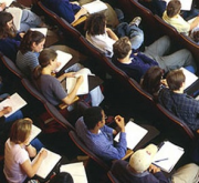Tvrdý odpor studentů. ČAK chce udržovat absolventy práv v „bídě“ pět let