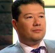To si Okamura nezaslouží. Dokonalá manipulace Reflexu a Blesku