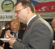 Aktualizováno: Kotlet za 29 Kč. Socialismus? Ne, jídelníček Úřadu vlády. Podívejte se