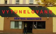 DOKUMENT UVNITŘ: Popravě nemocnice v Mariánkách přihlížel oranžový místostarosta