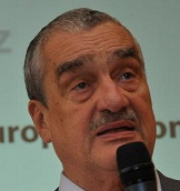 Vítejte na MZV, je libo masérský salón nebo kadeřnictví? Kdo stříhá Schwarzenberga?