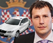 Znojemský starosta se levně povozí. Co se skrývá za dumpingovým Superbem?