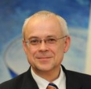 VÍME PRVNÍ: Špidla se asi uklikl. Sdílí články z rasistického webu proti Fischerovi
